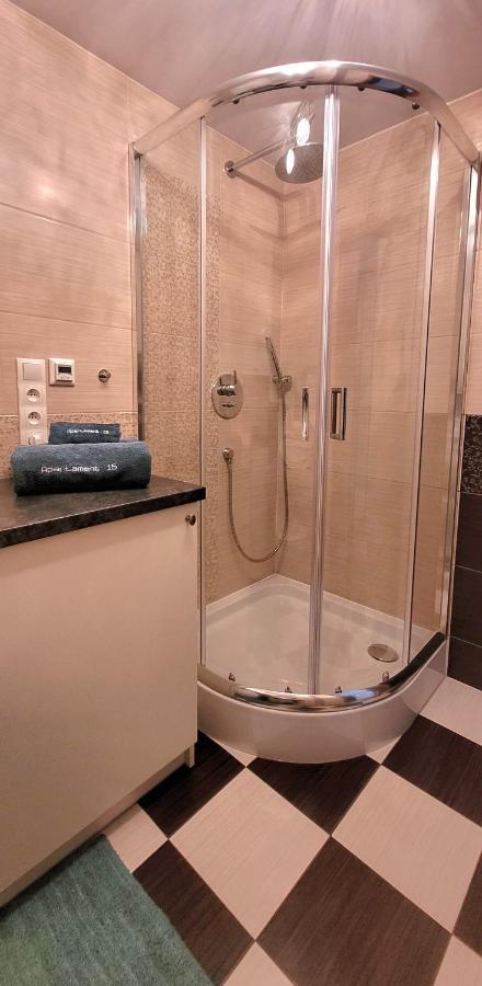 15 Apartament *